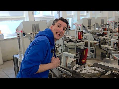 Besuch in der Cobi-Fabrik des Glücks! Der Held am Freitagabend