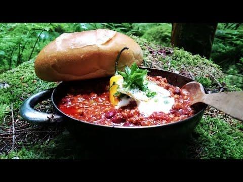 Chili con carne gekocht in der Wald-Küche [Outdoor Rezept]