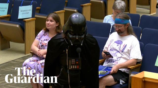 'Darth Vader' makes the case for Flock cameras at city council meeting