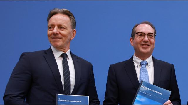 Politisch motivierte Kriminalität: Dobrindt und Münch stellen Jahresbericht 2025 vor | 09.06.26