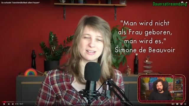 Frau erklärt Frauen, was Frauen sind