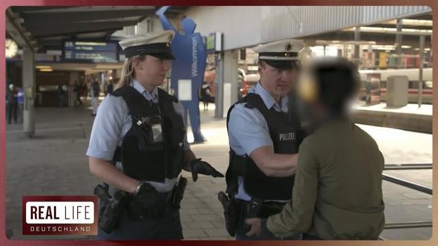 Großstadt-Cops vs. Dorfpolizei: Wer geht WIRKLICH an die Schmerzgrenze?