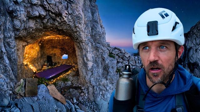 Versteckte Höhle in den Bergen – Übernachtung