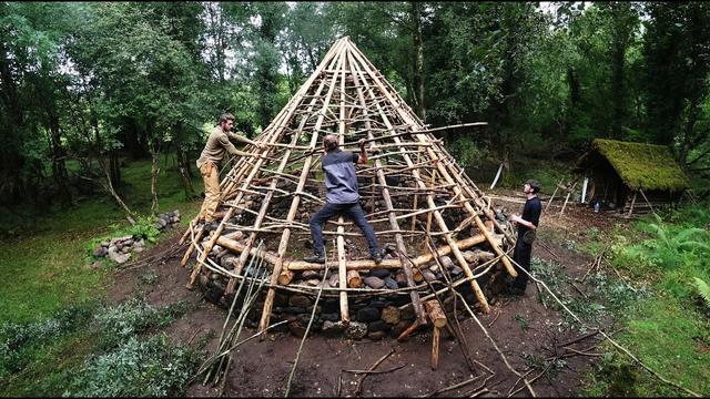 3 Men Build an Iron Age Roundhouse From Scratch | Start to Finish @‌SmoothGefixt.