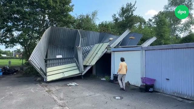 Tornado hinterlässt abgerissene Dächer