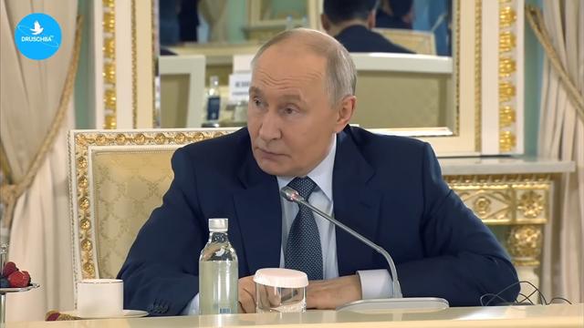 Wladimir Putin: Schröder ist nicht Putins Freund, sondern ein mutiger deutscher Staatsmann