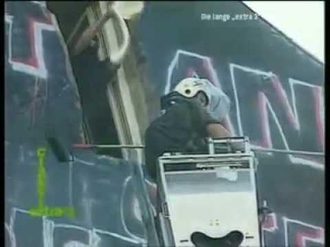 extra3 -  PKK KURDE VERARSCHT HAMBURGER POLIZEI ( 1994)  kurd_delil